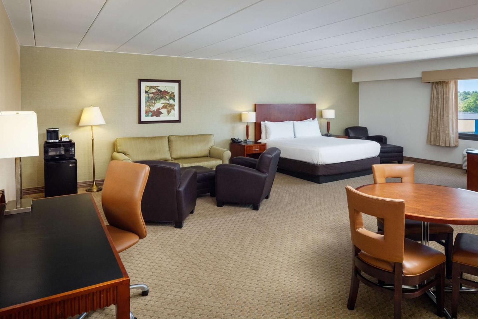 DoubleTree Boston North Shore Danvers Main image 1